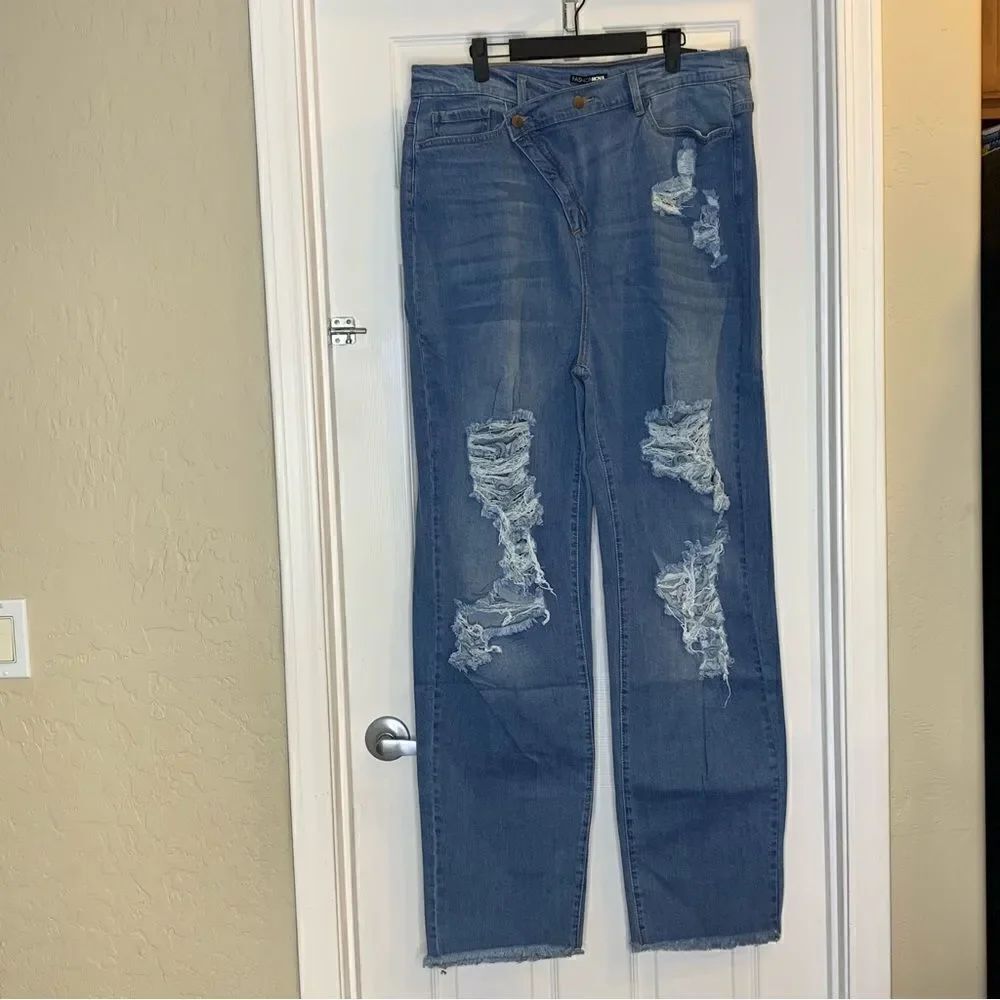 Fashion Nova Don’t Get Crossed Over Slouch Fit Jeans Size 18 Distressed